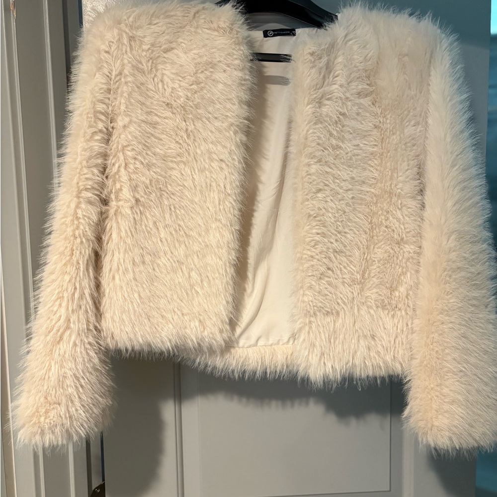 Elegant Cream Faux Fur Jacket